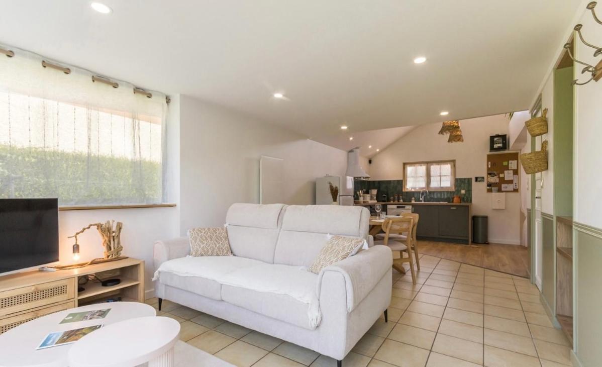 Charmant Chalet En Bord De Seine Saint-Pierre-du-Vauvray Екстериор снимка