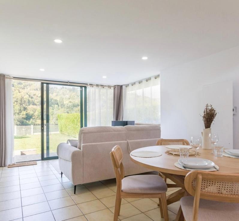 Charmant Chalet En Bord De Seine Saint-Pierre-du-Vauvray Екстериор снимка